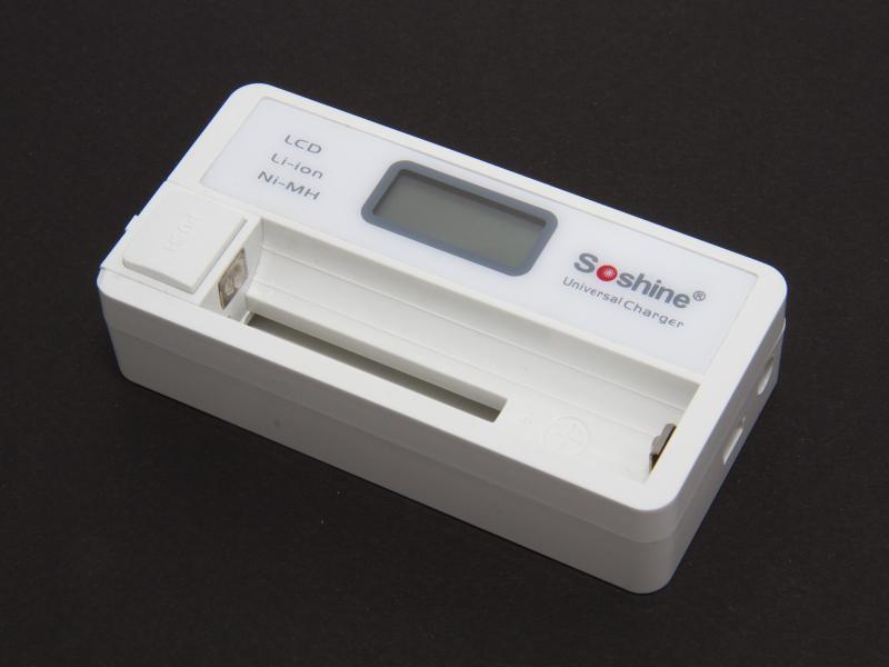 Laddare i litet format med display, USB