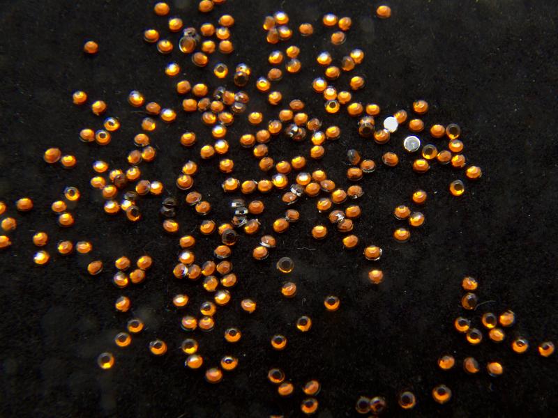 Rhinestones, nageldekorationer - 1,5mm - 12 färger