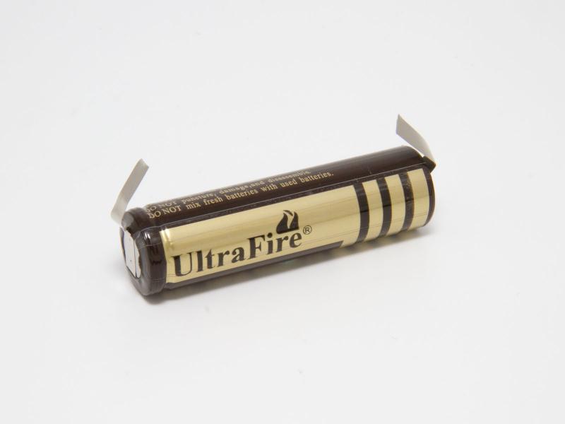 UltraFire Laddningsbart litiumbatteri 18650 3,7V med lödöron