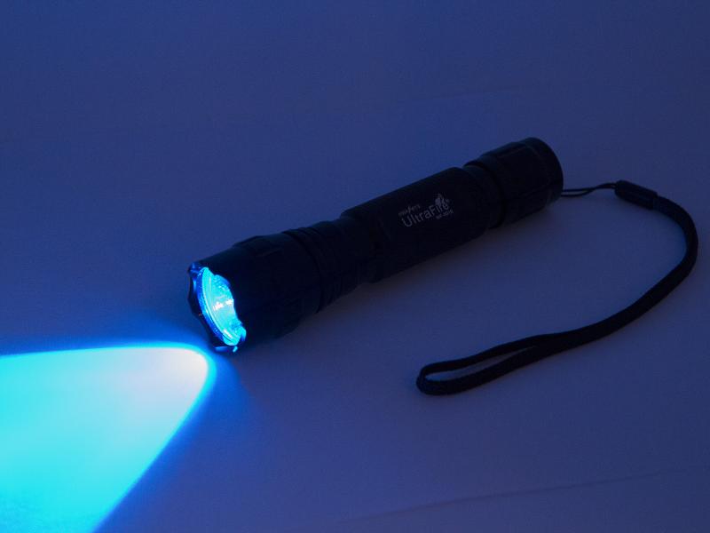 UltraFire WF-501B Ficklampa med blått ljus. 2 Watt
